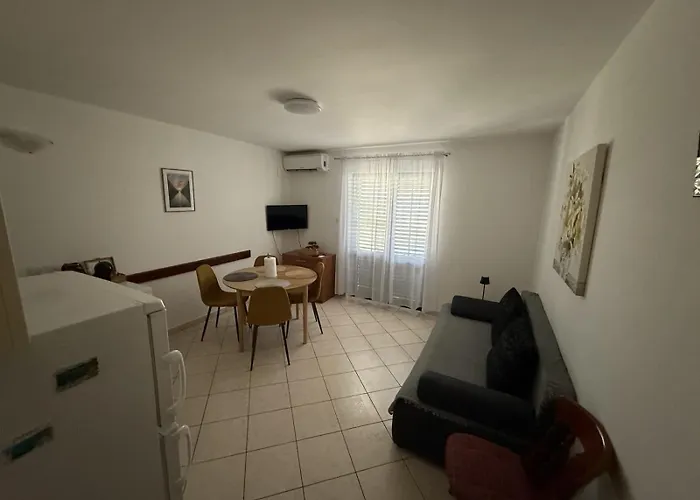 Marmilic In Punat, Krk * بونات